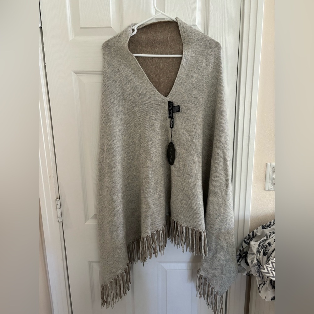 Cashmere poncho with fringe